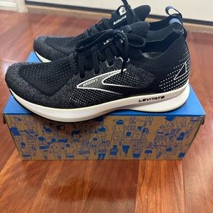 Brook’s Levitate StealthFit size 8.5